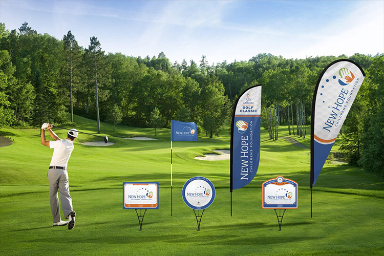 Quảng cáo tại sân tập Golf