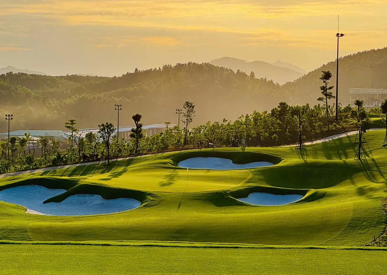 Hình ảnh đúng tinh thần sân golf